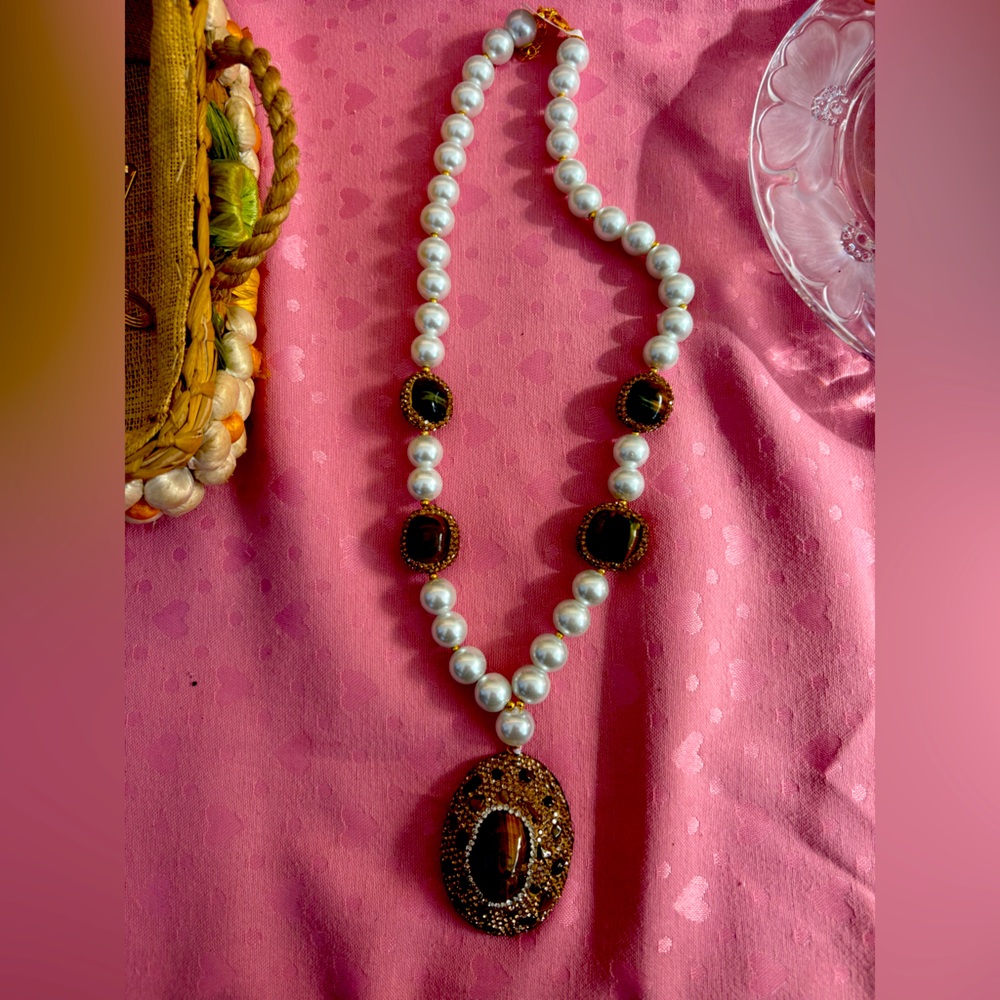 NWT Turkish Gold and White Necklace with Classic Pearl Design.